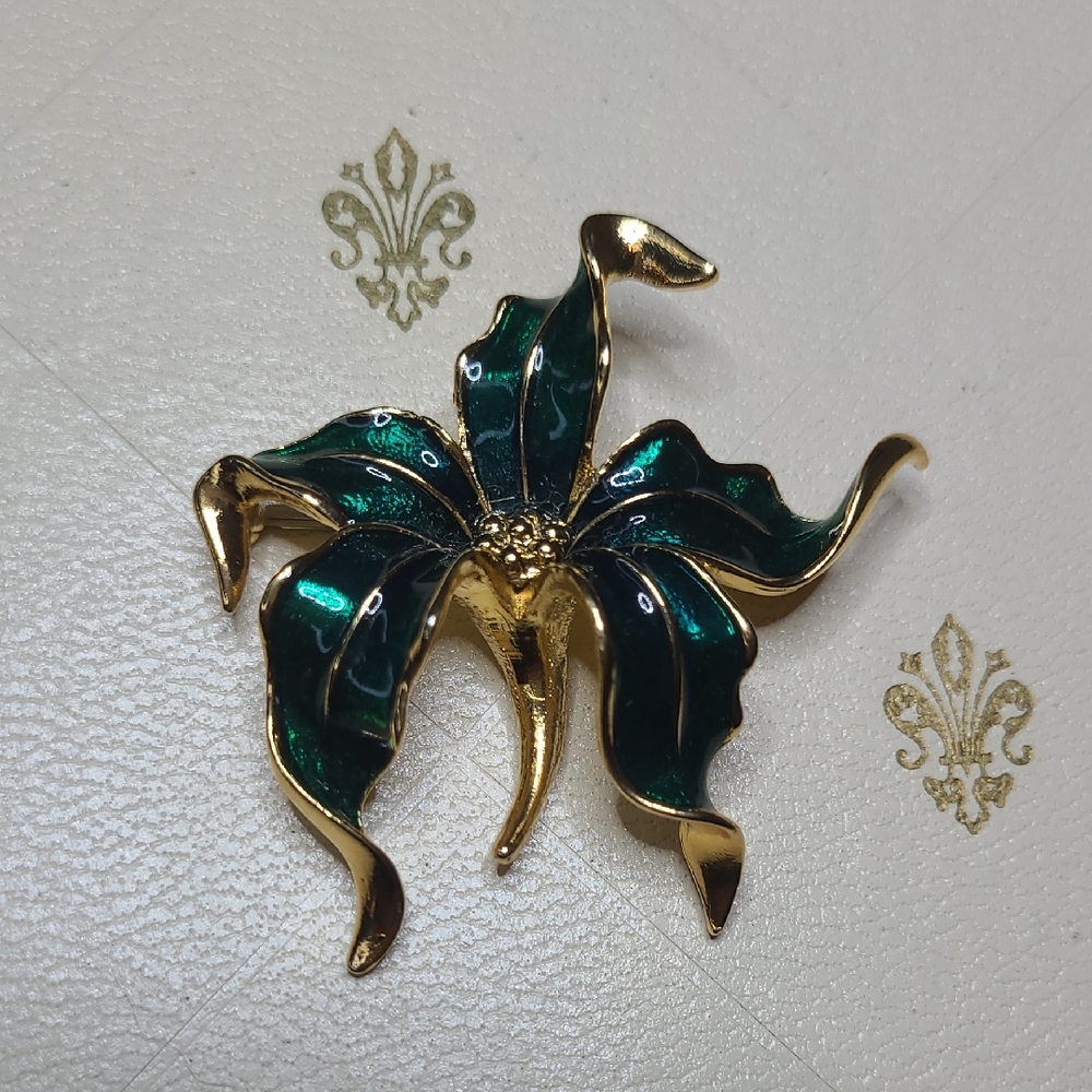🌼2/$12 Gold-Tone Green Enamel Floral Brooch